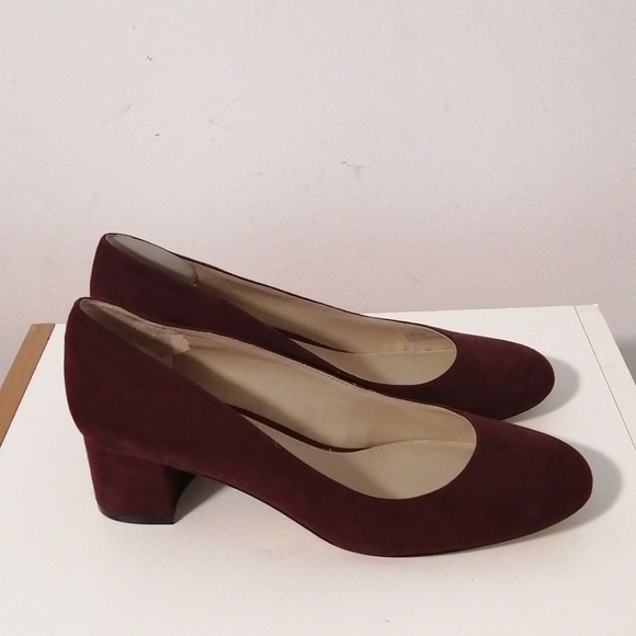 Saks Fith Avenue Burgundy Pump - Picture 3 of 9